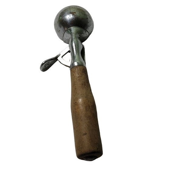 Vintage wood handled SHORE CRAFT Ice Cream Scoop Size 24 - Picture 1 of 4